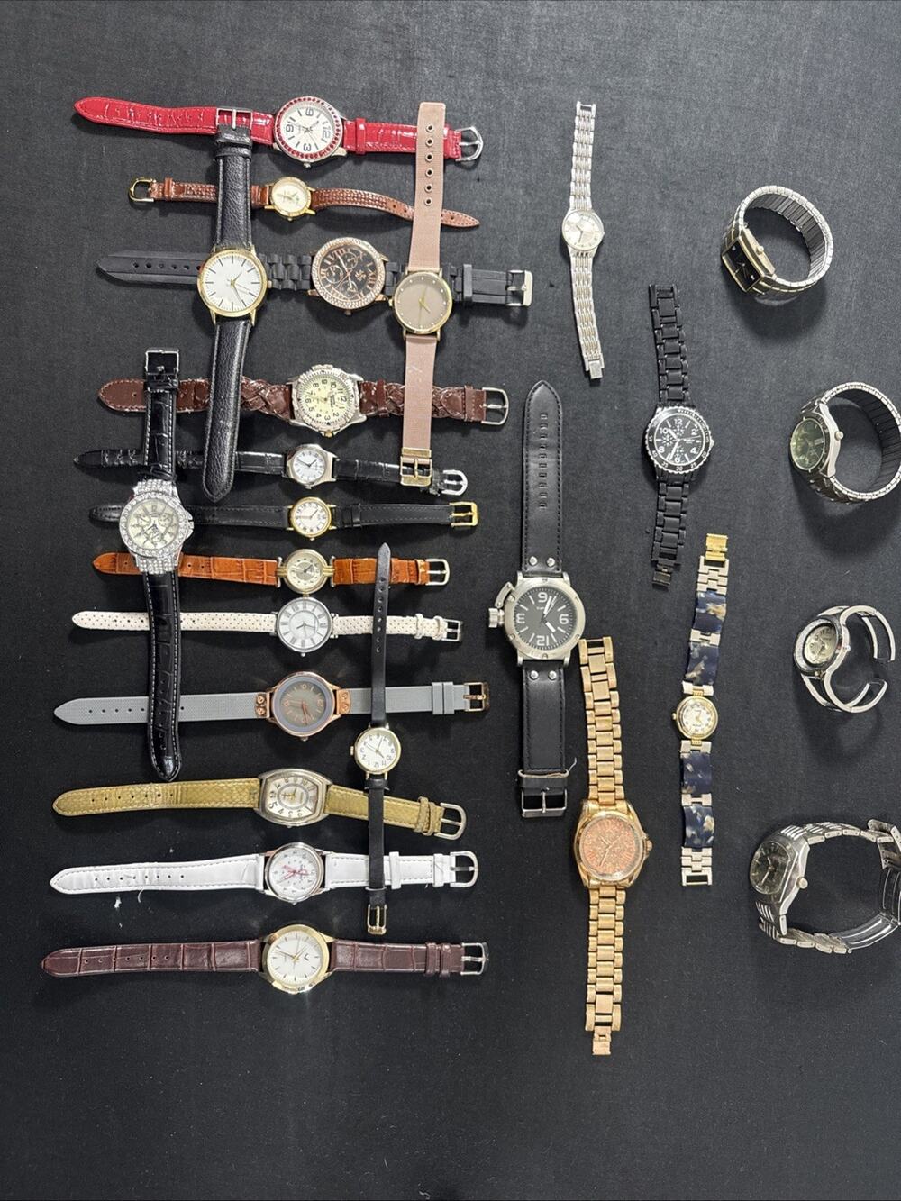 (A7)Bulk Lot 25 Watches Vintage And Modern New Batteries!